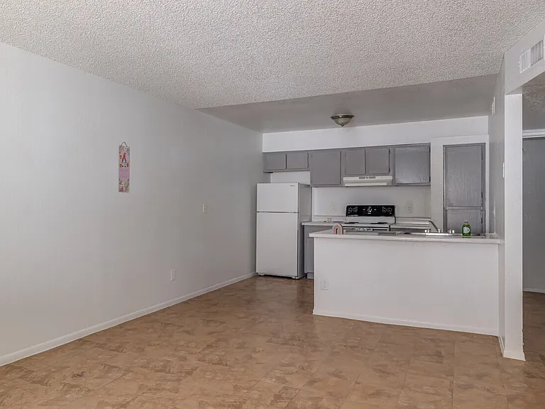 Las Ventanas Apartments — Photo 8