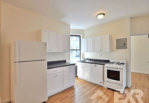 2nd image of 260 Gates Ave APT 3B