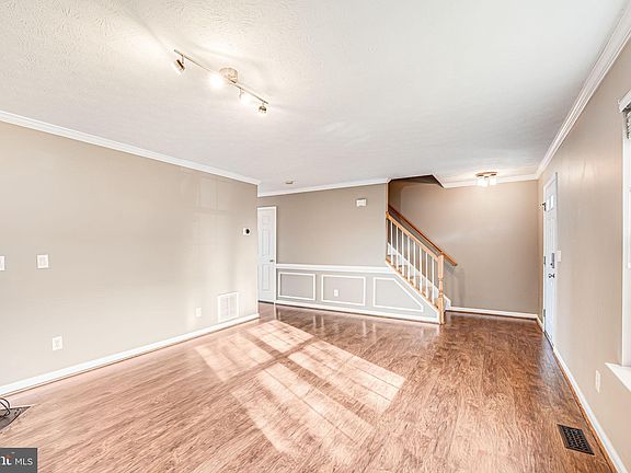 4th image of 128 Coolfont Ln