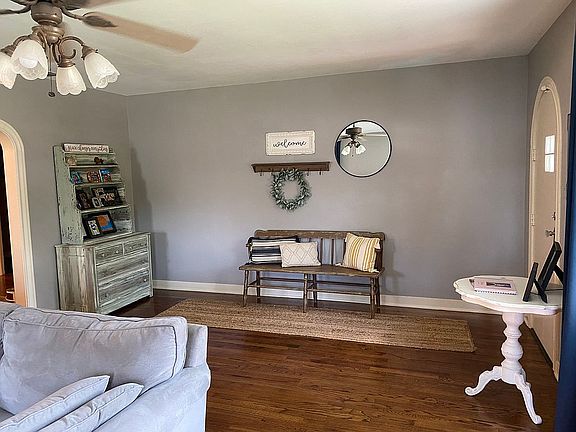 2nd image of 1210 Donnybrook Ave