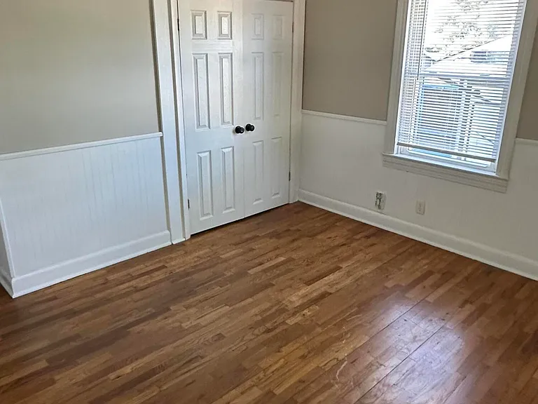 135 Willis Ave — Photo 10