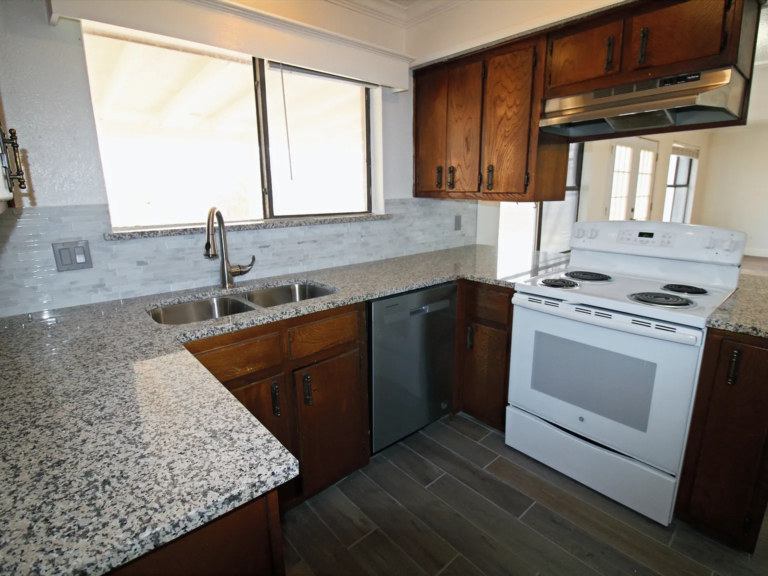 3 bed, 1469 sqft, $1,895 — Photo 2