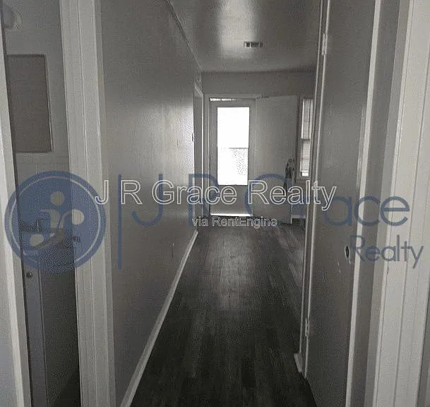 602 E Navarro Ave — Photo 8