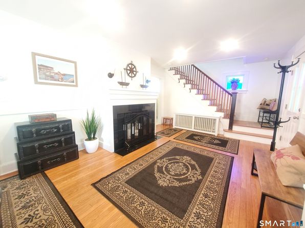 1093 Shippan Ave