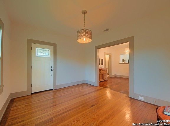 4th image of 1710 Santa Monica St