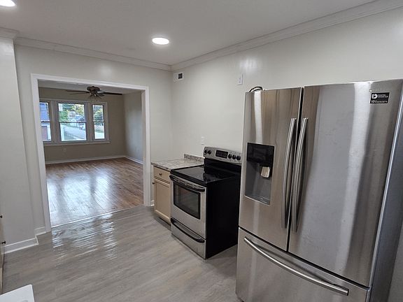 3rd image of 631 Hamilton Ave #C