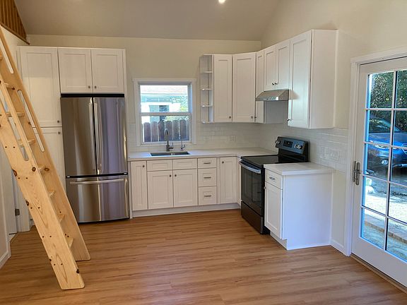2nd image of 1023 Chino St