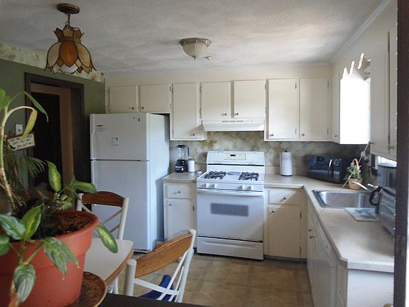 5th image of 36 Delorenzo Dr