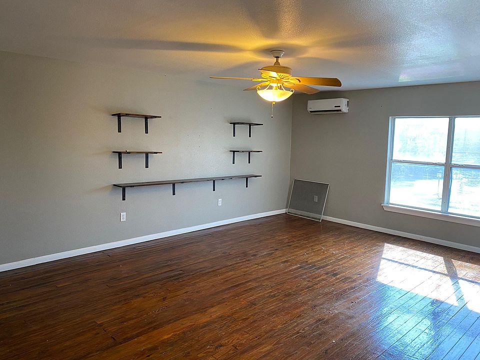 1st image of 697 S Seguin Ave