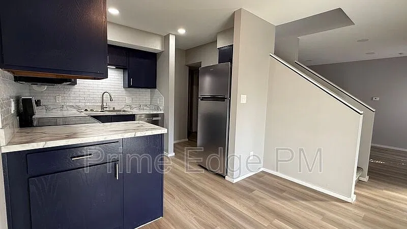 2 bed, 1.5 bath, 983 sqft, $1,290 — Photo 1