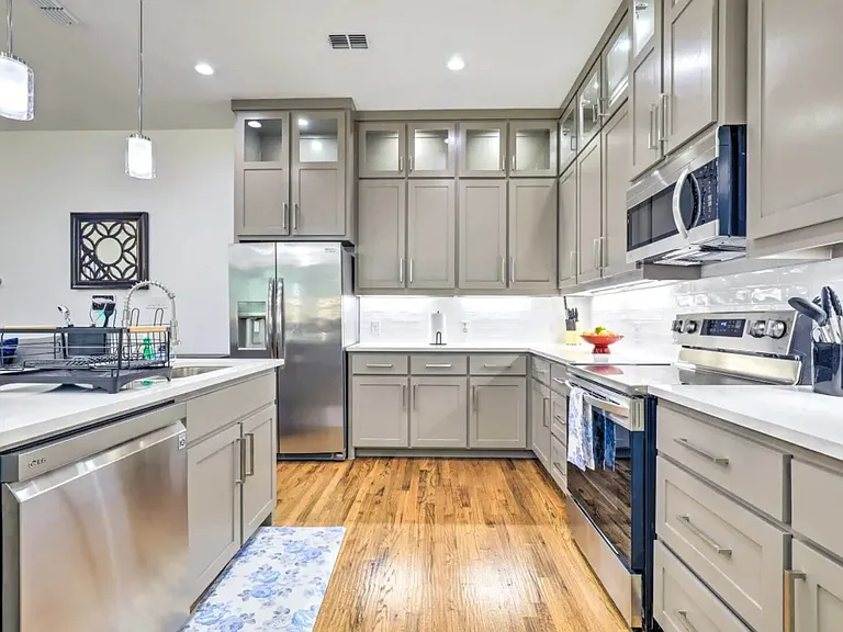 3129 Rutz St — Photo 2