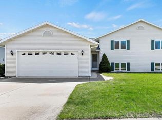 109 Jennifer Ln, Fall River, WI 53932