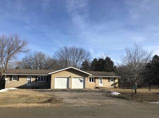 N6166 Hillcrest Rd, Pardeeville, WI 53954
