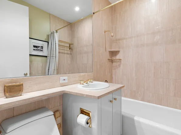 1 Central Park West image 28 of 31