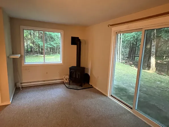 787 Pine St, Contoocook, NH 03229