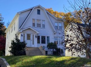 8 White Birch Ter, Caldwell, NJ 07006