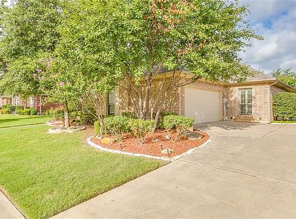 3rd image of 8124 Oak Hollow Dr