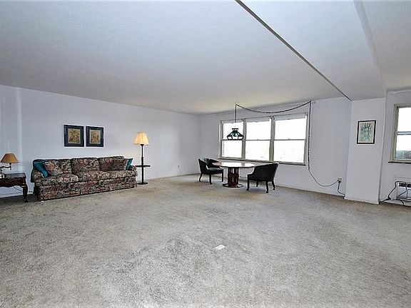 4th image of 13900 Shaker Blvd APT 912