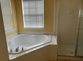 2472 Rolling Plains Dr, Herndon, VA 20171