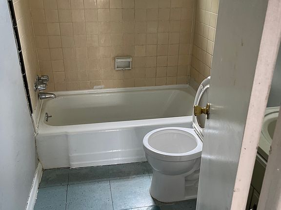 3rd image of 1021 Stonewall St APT 3