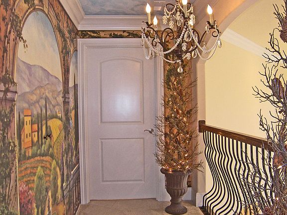 INTERIOR FOYER