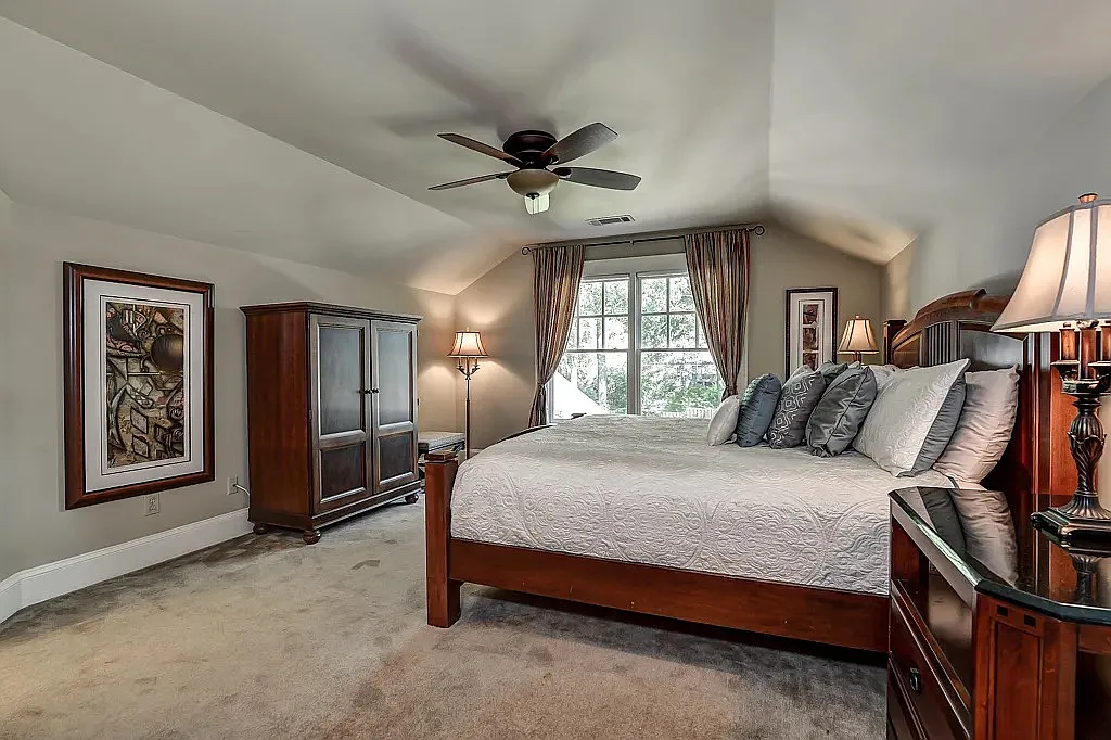 4 bed, 2959 sqft, $5,009 — Photo 4