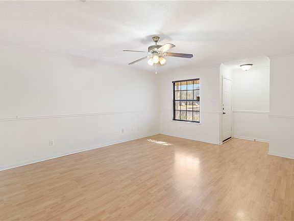 4th image of 512-514 Corregidor Dr