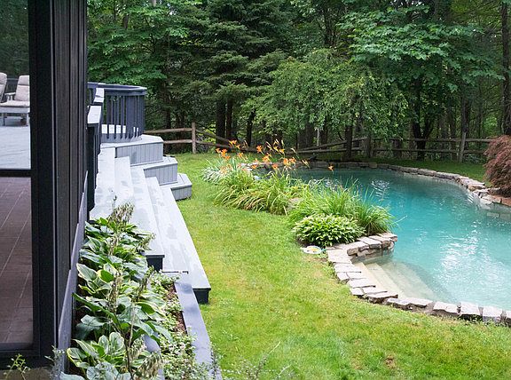 5th image of 21 Fern Hill Dr