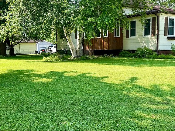 4th image of 318 2nd St SE