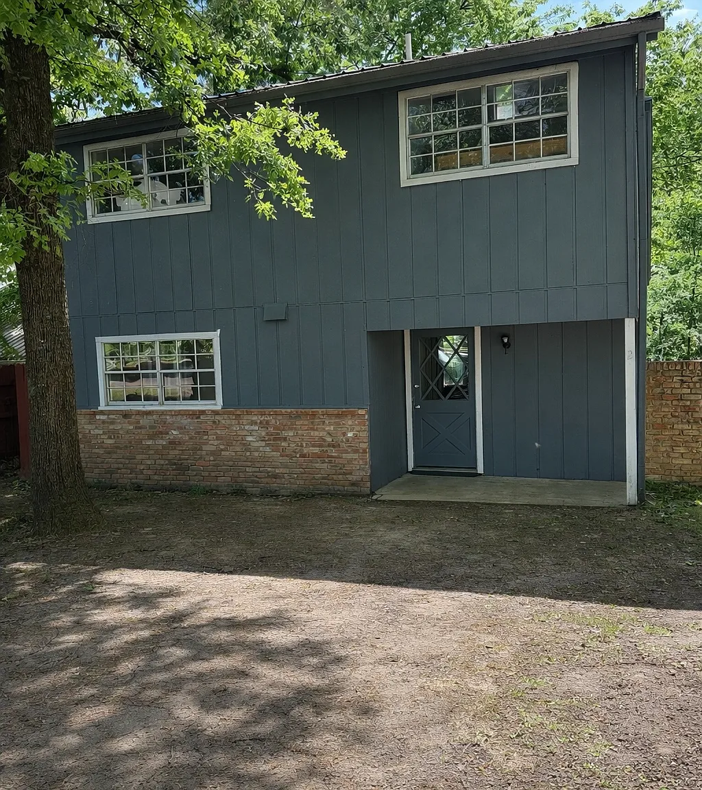 2 bed, 1.5 bath, 917 sqft, $1,250 — Photo 1