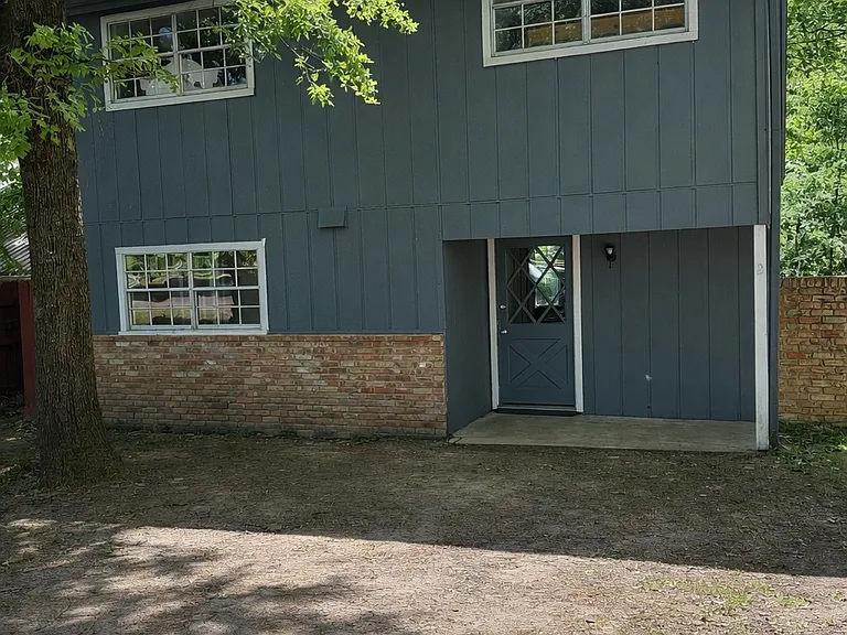 255 Washington Dr — Photo 1