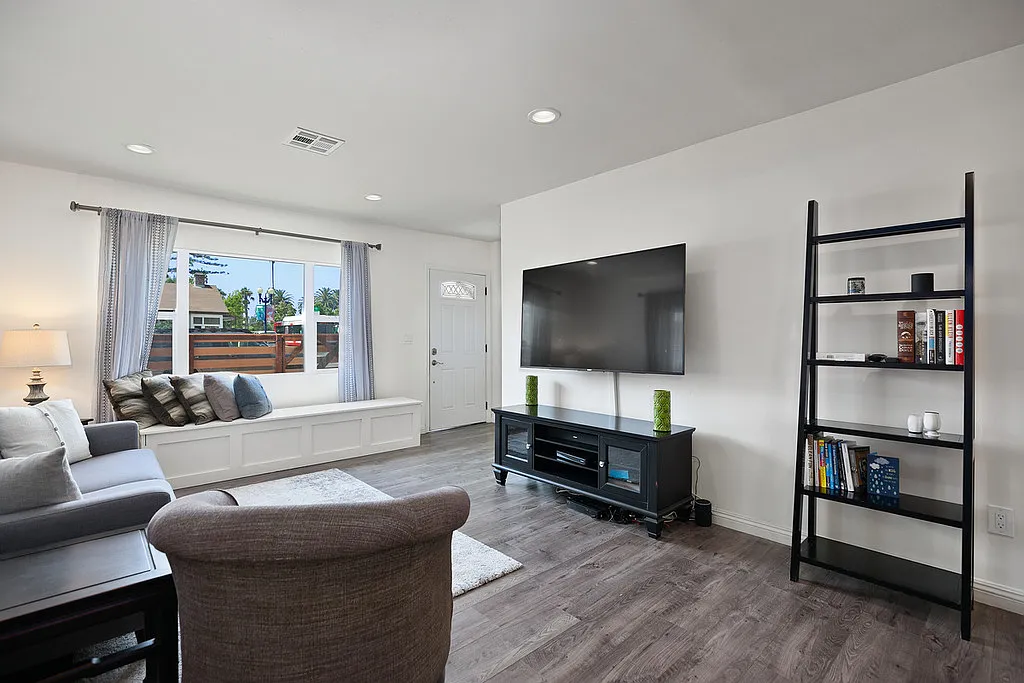 3 bed, 2.0 bath, $5,925 — Photo 2