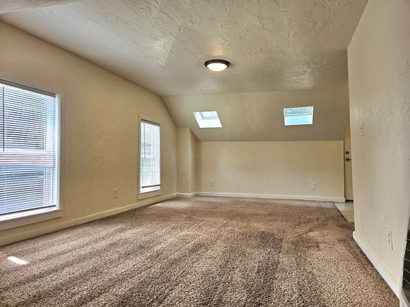 215 Hemlock St APT 3