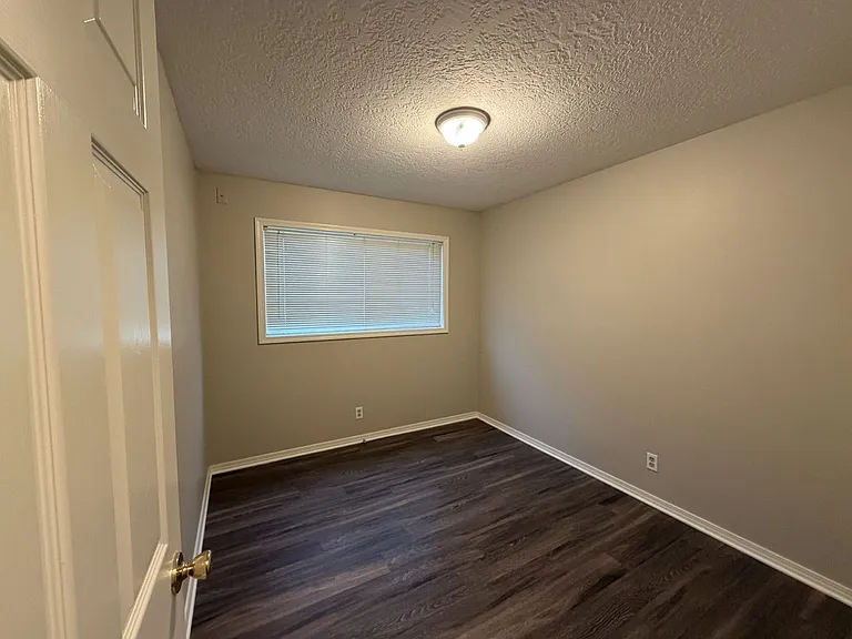 9105-07 NE Hoyt St #606-610 — Photo 8