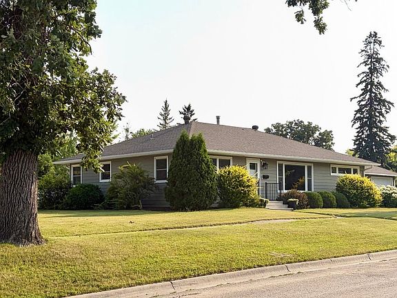 3rd image of 301 2nd St NE
