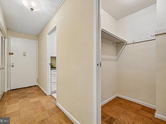 4th image of 10401 Grosvenor Pl APT 501