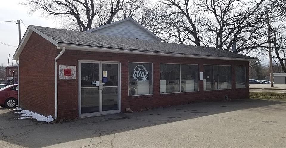 2nd image of 202 Mill St