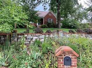 2412 Starcrest Dr, Silver Spring, MD 20904