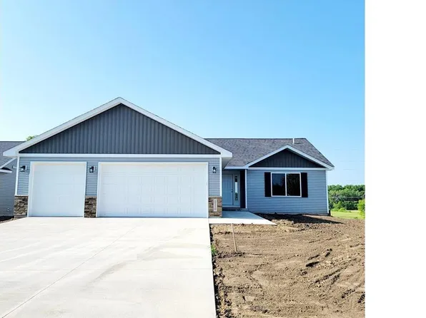 320 Cedar Trail Dr, Le Sueur, MN 56058