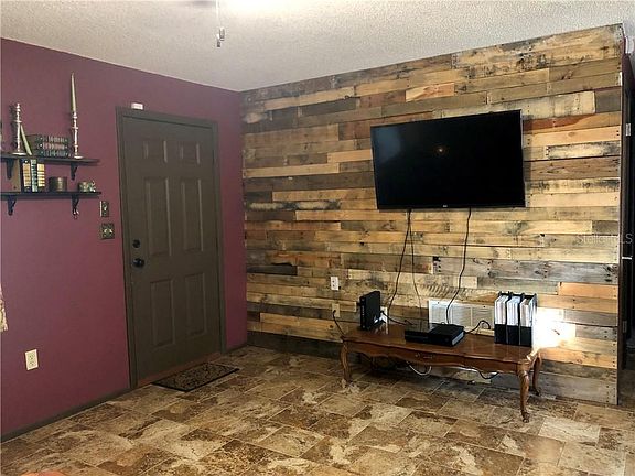 2nd image of 304 Amanda Ln