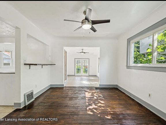3rd image of 1608 W Saint Joseph St