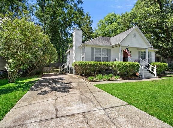2nd image of 102 Woods Dr