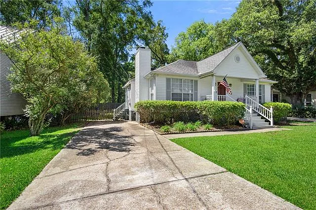 Building Photo - 102 Woods Dr