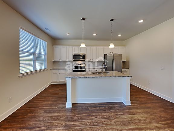 5th image of 3027 Esquire Dr