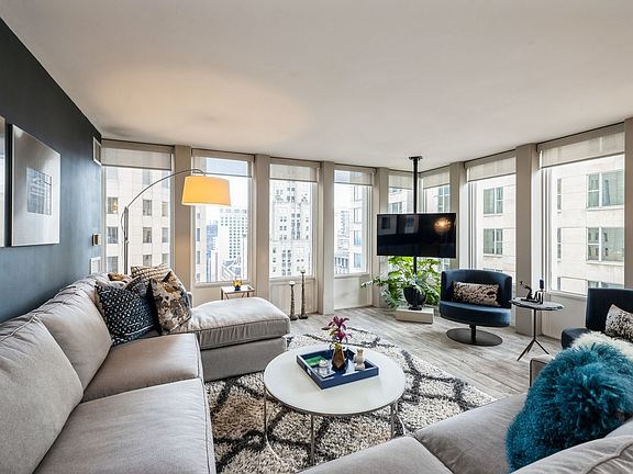 4th image of 100 E Walton St APT 27D
