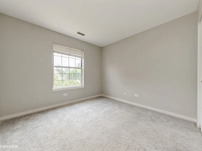 302 Newport Ln #B2 — Photo 8