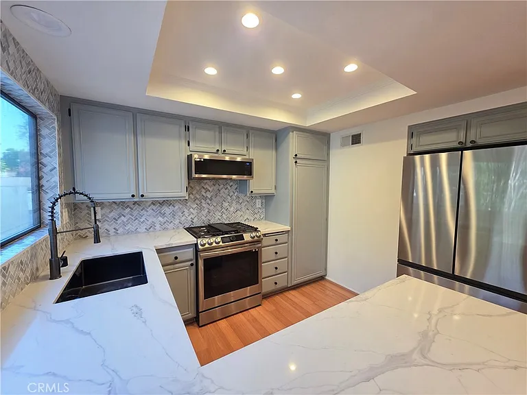 13963 Riverside Dr #13963 — Photo 14
