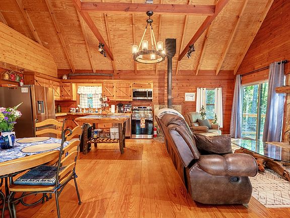 4th image of 84 Knights Way