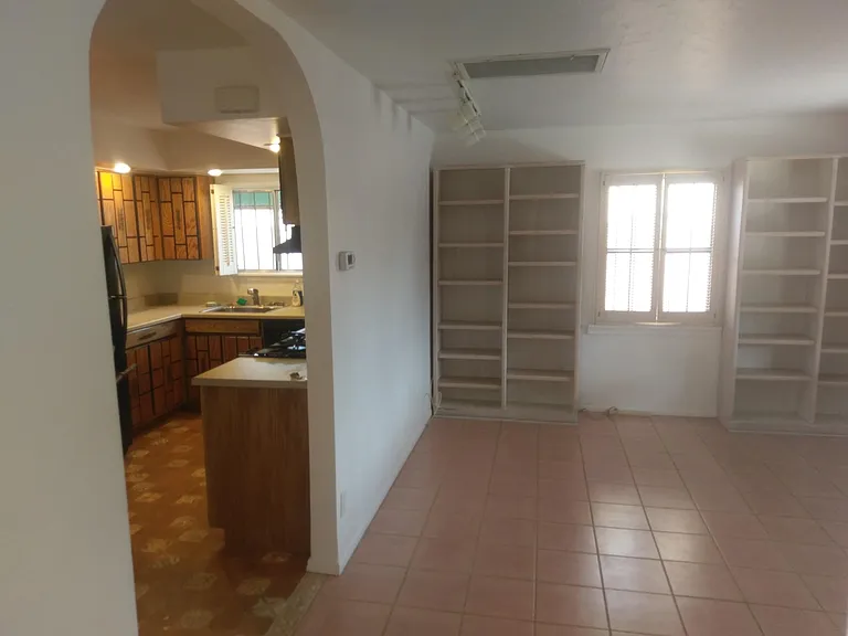 Livingroom/kitchen entrance