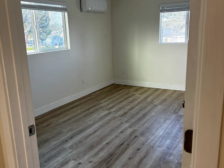 7435 Encino Ave — Photo 12
